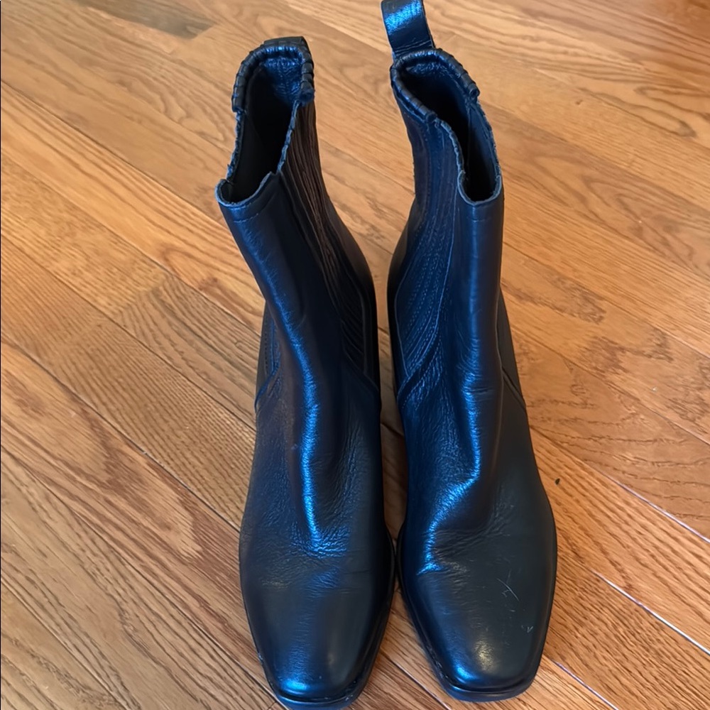 Sleek Black Ankle Boots with Elastic Panels - Picture 2 of 5